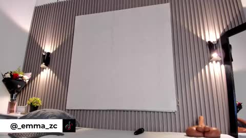 emmazc_ online show from October 2025 08:19:02 PM