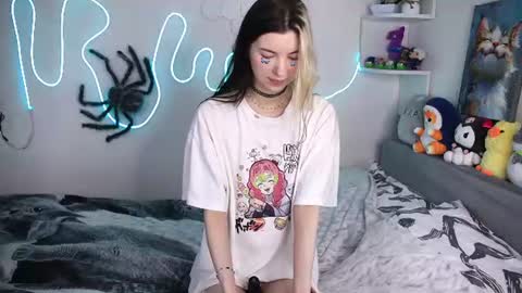 emmie_everly online show from June 2026 01:48:02 PM