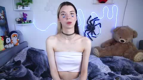 emmie_everly online show from July 2026 12:44:01 PM