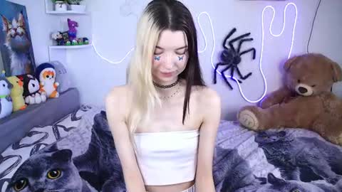 emmie_everly online show from July 2026 01:07:01 PM