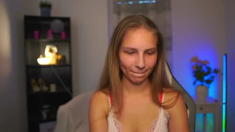 Snapshot of emmie_murray chatting on June 2026 01:02:02 PM Emmie online show from June 2026 01:02:02 PM