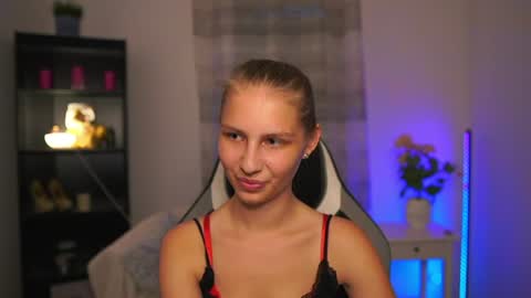 Snapshot of emmie_murray chatting on June 2026 06:45:02 PM Emmie online show from June 2026 06:45:02 PM