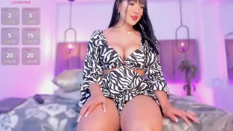 Snapshot of emmiily_z chatting on May 2026 08:37:01 PM Emmiily online show from May 2026 08:37:01 PM