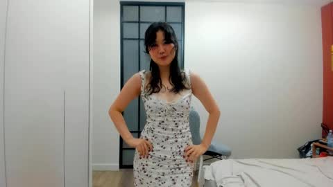 Snapshot of emmilee_ chatting on June 2026 01:02:02 PM Emilia online show from June 2026 01:02:02 PM