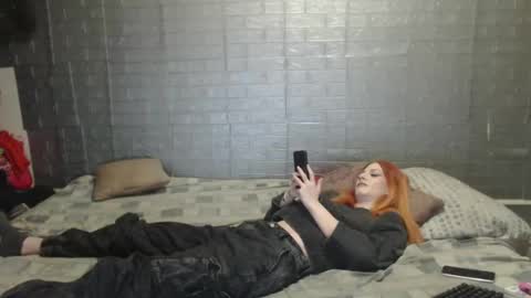 Snapshot of emmily000 chatting on December 2024 12:52:02 AM Emmily000 online show from December 2024 12:52:02 AM