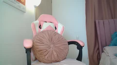 emmily online show from February 2026 07:01:02 PM