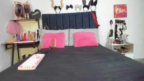 Snapshot of emmily_giraldo chatting on April 2026 12:42:01 PM online show from April 2026 12:42:01 PM