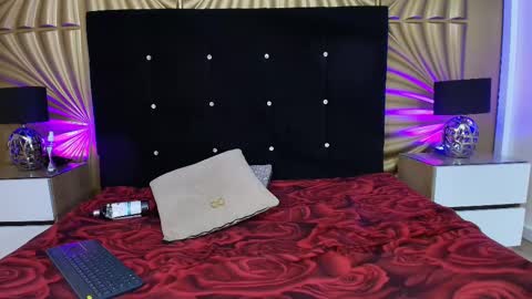 Emmily keller online show from November 2025 01:22:01 PM