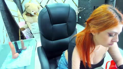 EmmilyWalker online show from October 2025 03:05:01 AM