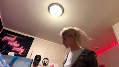 emmwarr1514 online show from March 2025 06:01:02 PM