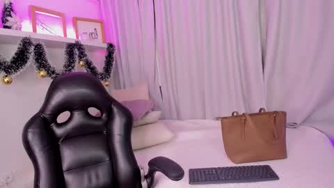 Emmy Heart online show from January 2026 03:43:01 AM