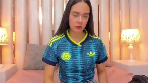 Snapshot of emmycruzz chatting on June 2026 01:39:02 PM emmy online show from June 2026 01:39:02 PM