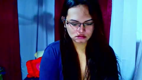 Snapshot of empressrheo chatting on October 2025 03:07:01 AM empressrheo online show from October 2025 03:07:01 AM