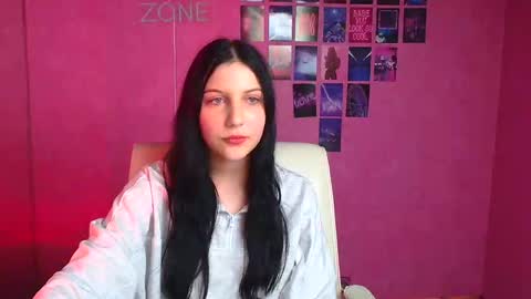 Emma online show from November 2025 07:57:01 PM