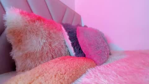 Snapshot of emy_colee chatting on December 2024 11:02:02 AM Emy online show from December 2024 11:02:02 AM