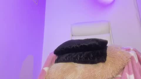 Snapshot of emy_colee chatting on January 2025 11:04:02 AM Emy online show from January 2025 11:04:02 AM