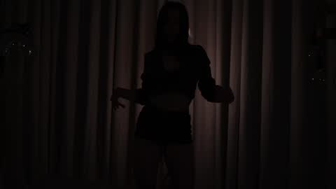 Eimi3 online show from November 2025 06:40:01 PM