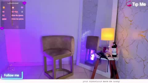 Snapshot of emylyjonhs chatting on May 2026 08:48:02 PM EMYLY online show from May 2026 08:48:02 PM