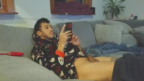 Snapshot of emyxxl chatting on February 2026 01:21:02 AM emyxxl online show from February 2026 01:21:02 AM