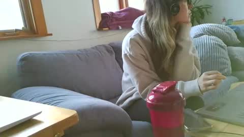 Snapshot of emyxxl chatting on February 2026 01:28:02 PM emyxxl online show from February 2026 01:28:02 PM