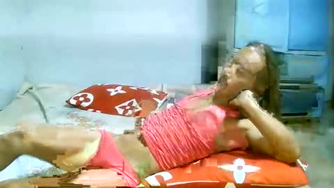 Snapshot of encantadats chatting on April 2026 05:07:02 AM CHUN LY online show from April 2026 05:07:02 AM