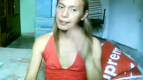 Snapshot of encantadats chatting on April 2026 05:02:02 AM CHUN LY online show from April 2026 05:02:02 AM