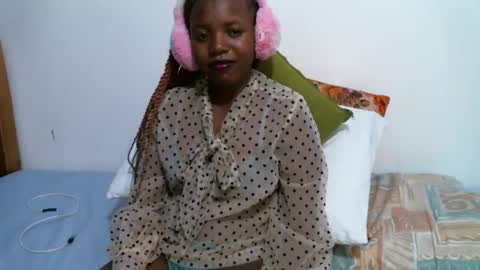 Snapshot of enchantedvee chatting on April 2026 01:53:01 AM Vee online show from April 2026 01:53:01 AM