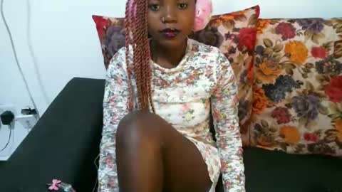 Snapshot of enchantedvee chatting on May 2026 01:43:02 AM Vee online show from May 2026 01:43:02 AM