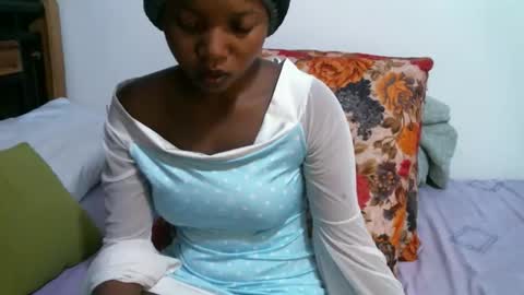 Snapshot of enchantedvee chatting on May 2026 11:06:02 PM Vee online show from May 2026 11:06:02 PM