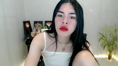 Snapshot of enchantress_mia03 chatting on June 2026 06:44:01 AM enchantress_mia03 online show from June 2026 06:44:01 AM
