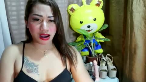 Snapshot of enchantressjenieghxxx chatting on April 2026 09:32:02 AM Jeniegh online show from April 2026 09:32:02 AM