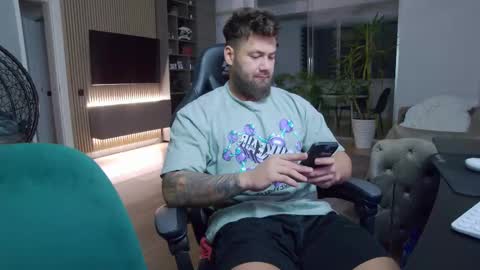 Erik online show from March 2025 07:06:02 PM