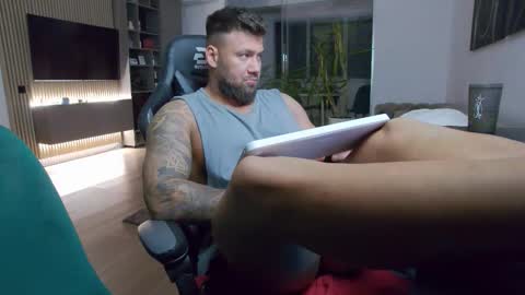 Erik online show from September 2025 06:57:02 PM