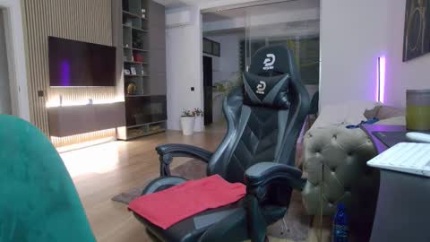 Erik online show from October 2025 05:00:01 PM