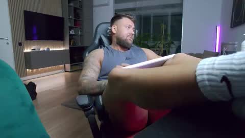 Erik online show from December 2025 09:32:02 PM