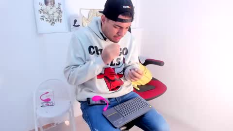 Enrique Villazon online show from January 2025 12:48:01 PM