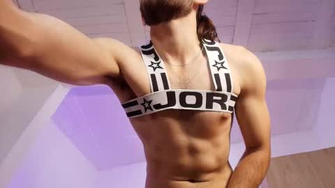 enzo_moretii online show from November 2025 04:52:01 PM