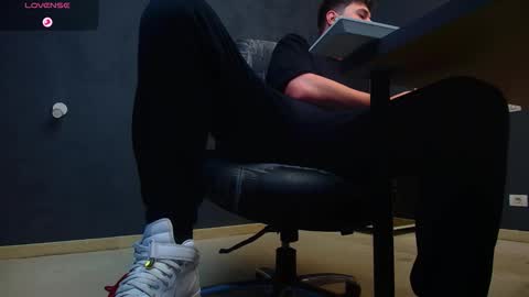 EnzoRace online show from November 2025 06:38:02 AM