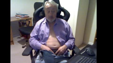 erasmus_d online show from January 2025 06:03:02 PM