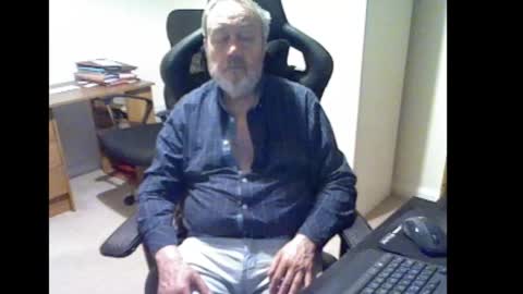 erasmus_d online show from February 2026 06:05:01 PM