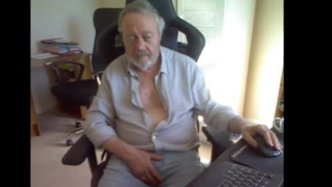Snapshot of erasmus_d chatting on April 2026 04:20:02 PM erasmus_d online show from April 2026 04:20:02 PM