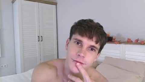 Eric Crush online show from November 2025 03:50:01 AM