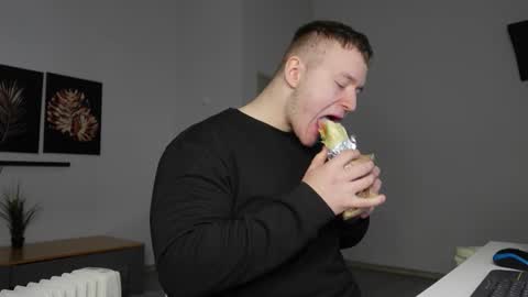    online show from December 2025 01:17:04 PM