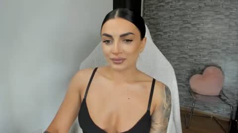 Snapshot of erica_xoo chatting on June 2026 07:00:02 PM Riaaa online show from June 2026 07:00:02 PM
