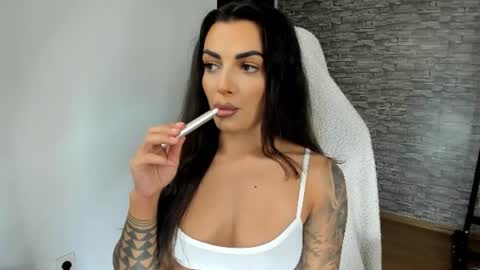 Snapshot of erica_xoo chatting on July 2026 10:17:01 AM Riaaa online show from July 2026 10:17:01 AM