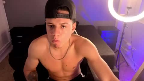 Erick  online show from May 2026 04:51:02 AM