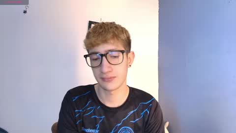 Snapshot of erik_golden_ chatting on May 2026 08:02:02 PM I am Erik online show from May 2026 08:02:02 PM