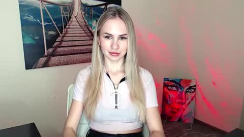 Erika online show from November 2025 12:59:02 PM