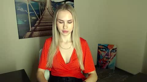 Erika online show from November 2025 01:00:02 PM