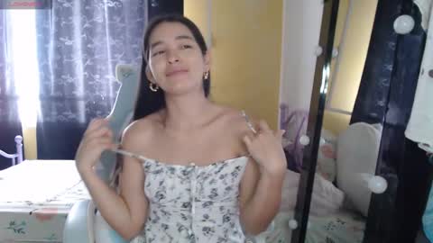 erina_1 online show from October 2025 04:04:02 PM